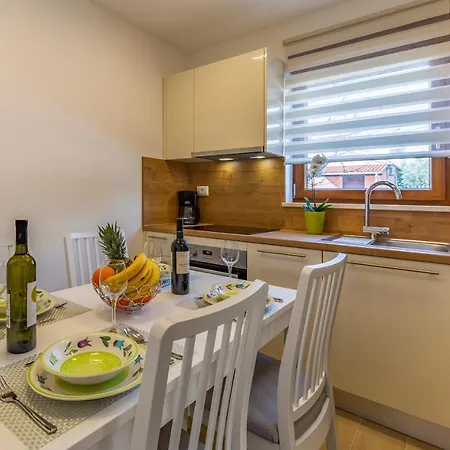 Apartment Blue Pula, New, Family Friendly, Comfortable, Free Parking And Wifi Exterior photo