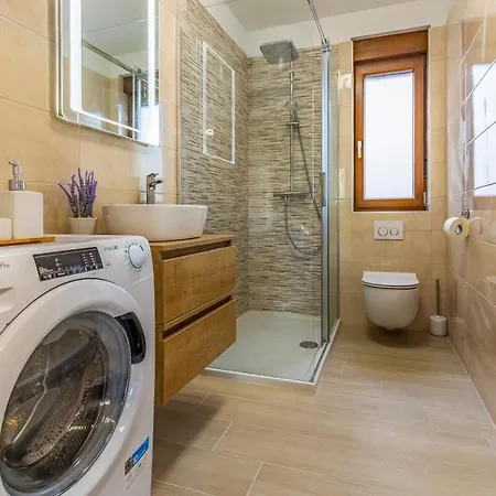 Apartment Blue Pula, New, Family Friendly, Comfortable, Free Parking And Wifi Exterior photo