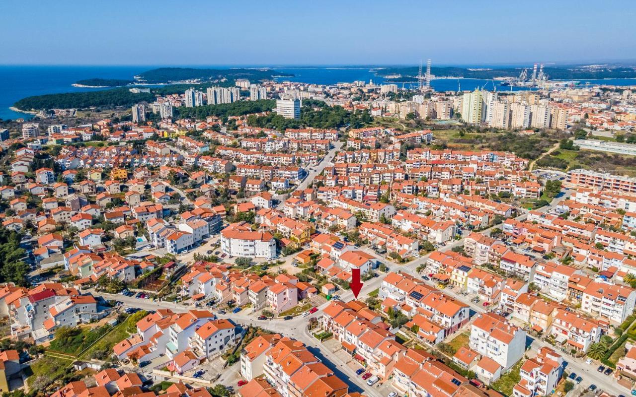 Blue Pula, New, Family Friendly, Comfortable, Free Parking And Wifi Apartmán *